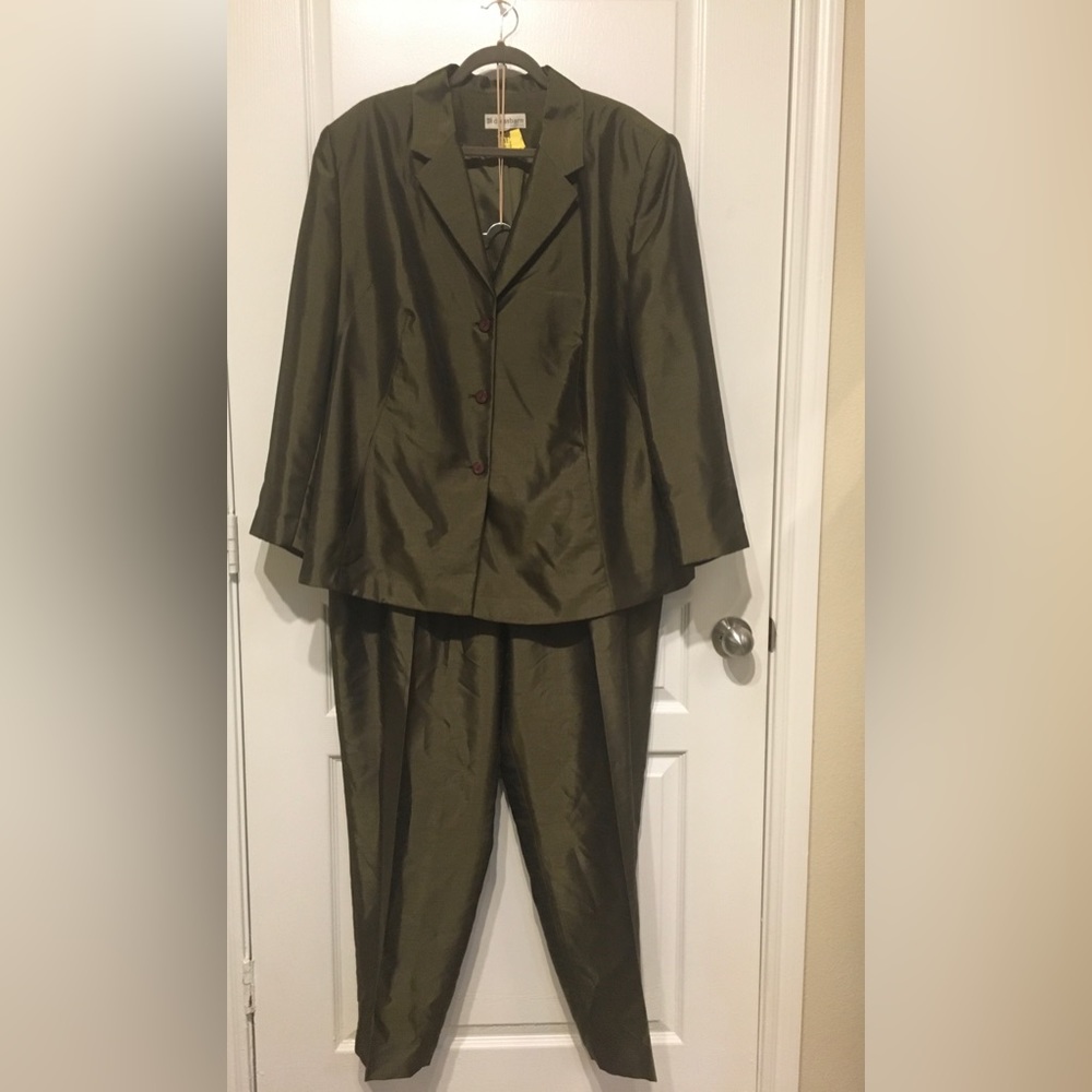 Dress Barn Woman 2-Piece Dressy Suit, Olive Green, Sz 22W